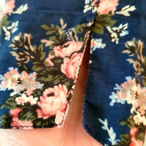 EC LUCKY BRAND BUTTON UP TIE AT THE BOTTOM FLORAL BLOUSE SZ.S - Picture 3 of 4